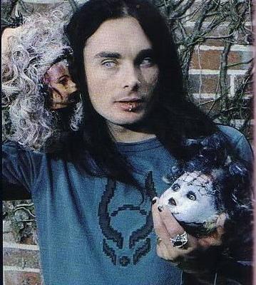 dani filth sans maquillage. tro bo....