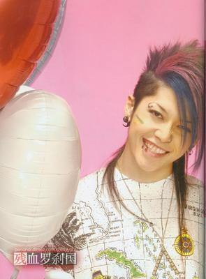Miyavi chateur japonais..... trop mignon non?