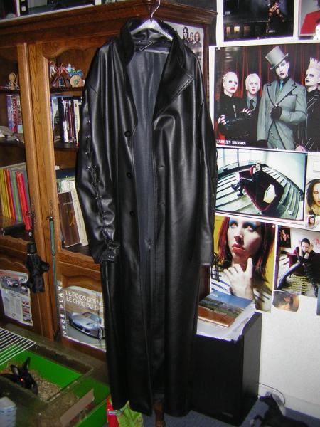 Ma veste goth......Elle n'ai pas belle?