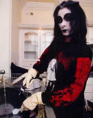 Dani a la vaiselle.....c'est marrant.....niark