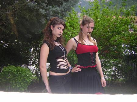 voici ma soeur et sa copine Chlo�..