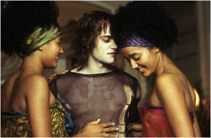 Lestat bien entour� par ses nouvelles victimes....