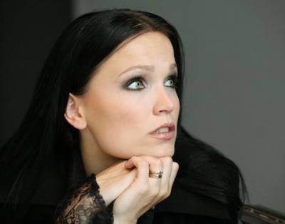 Tarja!!!! Elle pense a quoi???